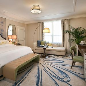 Zimmer mit Kingsize-Bett